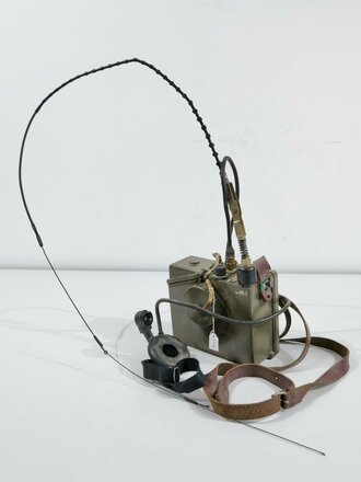 NVA , Funkgerät R-126 mit Kulikow-Antenne und  Sprechgarnitur. Optisch gut, Funktion nicht geprüft