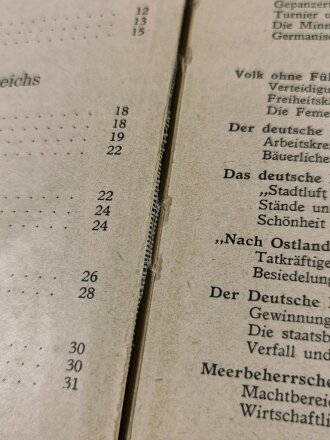 "Die ewige Straße" Geschichte unseres Volkes, vermutlich Schulbuch, datiert 1942 mit 161 Seiten