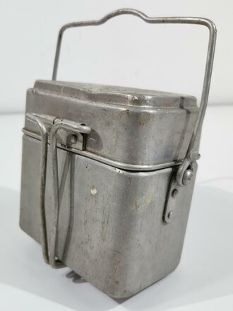 Frankreich, 1939 datiertes Kochgeschirr aus Aluminium