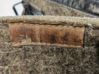 Paar Wachstiefel Wehrmacht, Filz mit Holzsohle, wurden über den normalen Stiefeln getragen. Ungetragenes, nicht 100 % zusammen gehöriges Paar mit Lagerspuren