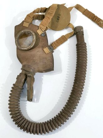 Belgien 2.Weltkrieg, Gasmaske AGM. von LAnti Gaz mit langem Schlauch . Weiches Gummi, guter Gesamtzustand