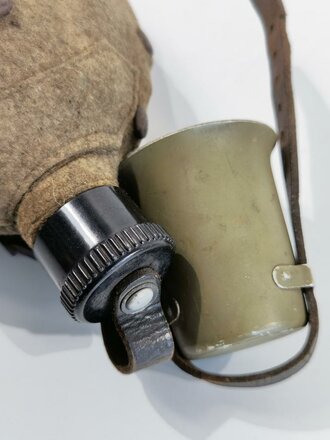 Feldflasche Wehrmacht 1 Liter C&CW41, Becher zugehörig ?