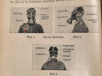 "Der Dienstunterricht im Heere, Ausgabe für den Schützen der Schützenkompanie" Jahrgang 1940, 332 Seiten, Einband fleckig