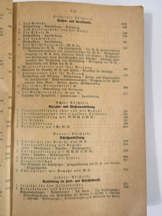 "Der Dienstunterricht im Heere, Ausgabe für den Schützen der Schützenkompanie" Jahrgang 1940, 332 Seiten, Einband fleckig