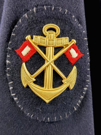 Kriegsmarine, Paradejacke für einen Signalmaat mit Schützenschnur.  Leicht getragenes Kammerstück in gutem Zustand