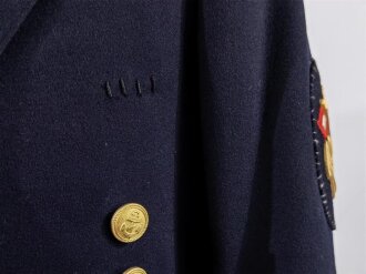 Kriegsmarine, Paradejacke für einen Signalmaat mit Schützenschnur.  Leicht getragenes Kammerstück in gutem Zustand