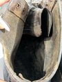 Paar Halbschuhe für Mannschaften, vermutlich Reichsarbeitsdienst o.ä. Stark getragen, Leder zum Teil trocken, Sohlenlänge 31cm