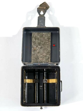 Batteriekasten ( Behälter für Stromquelle) unter anderem zum Entfernungsmesser 36, Luftwaffenblauer Originallack