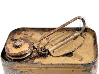 Wehrmacht, Behälter für 2 Liter Öl, sandfarbener Originallack