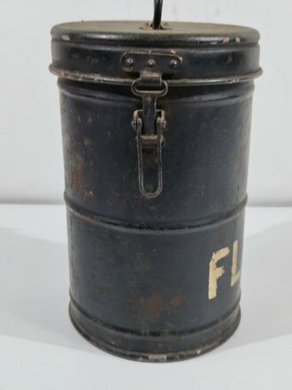 Thermosbehälter Wehrmacht. schwarz überlackiertes Stück, darunter  Originallack, Gesamthöhe 34cm