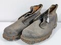 Paar Bergschuhe für Angehörige der Gebirgstruppe. Ungetragenes Paar mit Reichsbetriebsnummer, Sohlenlänge 34cm. Nicht gereinigt