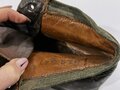 Paar Bergschuhe für Angehörige der Gebirgstruppe. Ungetragenes Paar mit Reichsbetriebsnummer, Sohlenlänge 34cm. Nicht gereinigt