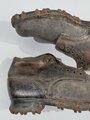 Paar Bergschuhe für Angehörige der Gebirgstruppe. Ungetragenes Paar mit Reichsbetriebsnummer, Sohlenlänge 34cm. Nicht gereinigt