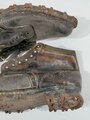 Paar Bergschuhe für Angehörige der Gebirgstruppe. Ungetragenes Paar mit Reichsbetriebsnummer, Sohlenlänge 34cm. Nicht gereinigt