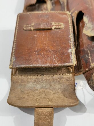 Einsatz zur Beschlagzeugtasche für berittenes Hufbeschlagpersonal der Wehrmacht, zum Teil Mäusefraß