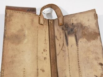 Einsatz zur Beschlagzeugtasche für berittenes Hufbeschlagpersonal der Wehrmacht, zum Teil Mäusefraß