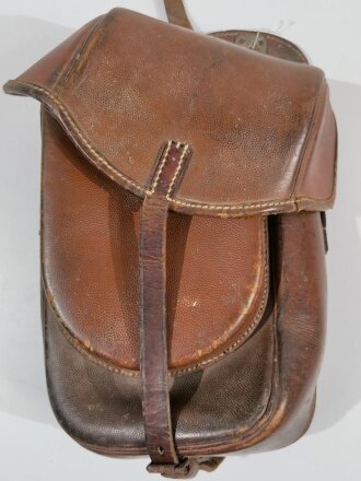 Packtasche für Berittene datiert 1942. leder weich, aus der Form geraten, leicht zu verbessern