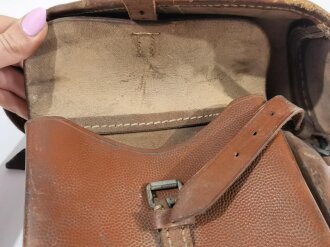 Packtasche für Berittene datiert 1942. leder weich, aus der Form geraten, leicht zu verbessern