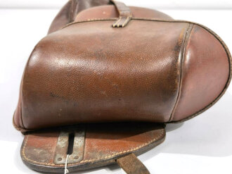 Packtasche für Berittene datiert 1942. leder weich, aus der Form geraten, leicht zu verbessern