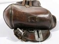 Packtasche für Berittene datiert 1936. Leder weich, aus der Form geraten, leicht zu verbessern