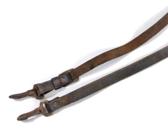 Trageriemen aus Leder für diverse Taschen der Wehrmacht , geschwärztes Leder, Gesamtlänge 106cm
