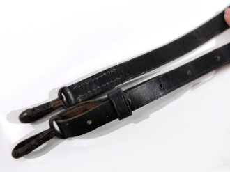 Trageriemen aus Leder für diverse Taschen der Wehrmacht , geschwärztes Leder, Gesamtlänge 101cm