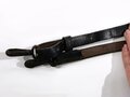 Trageriemen aus Leder für diverse Taschen der Wehrmacht , geschwärztes Leder, Gesamtlänge 101cm