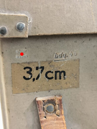 Transportkasten aus Presspappe für 3,7cm Lufwaffen Munition datiert 1945.