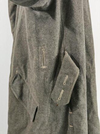 1.Weltkrieg, feldgrauer Mantel für Mannschaften. Kammerstück von 1916 mit etlichen Mottenschäden