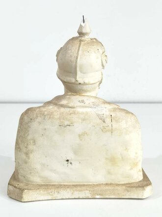 Generalfeldmarschall von Hindenburg. Gipsbüste Gesamthöhe 35cm, die Spitze der Pickelhaube fehlt