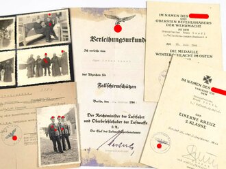 Fallschirmtruppe, Gruppe Verleihungsurkunden  und Fotos eines Angehörigen im Fallschirm Jäger Regiment 4