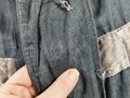 Feldbluse für Mannschaften des Heeres Modell 1943 aus Drillichmaterial. getragenes Kammerstück in gutem Zustand. Zwei Webfehler im Material auf der rechten unteren Tasche