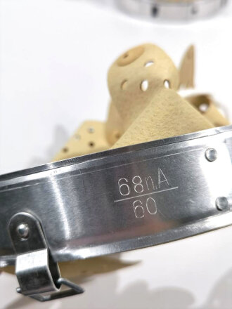 REPRODUKTION ,Stahlhelm Innenfutter Wehrmacht Modell 1935. Aluminiumring, Herstellerstempel  und Datum 1938. Kopfgrösse 60 für Glockengrösse 68. Sie erhalten 1 ( ein ) Stück