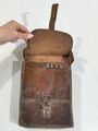 1.Weltkrieg Kartentasche mit zusätzlicher Tragevorrichtung. Braunes Leder, getragenes Stück