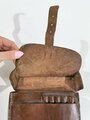 1.Weltkrieg Kartentasche mit zusätzlicher Tragevorrichtung. Braunes Leder, getragenes Stück