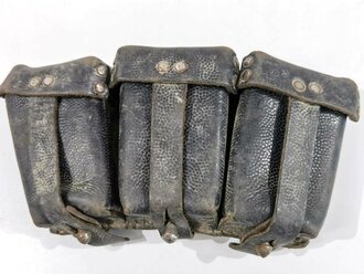 Patronentasche zum K98 Wehrmacht ( für 6 Ladestreifen). Schwarzes Leder, datiert 1943. Ungereinigt