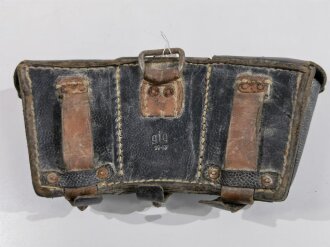 Patronentasche zum K98 Wehrmacht ( für 6 Ladestreifen). Schwarzes Leder, datiert 1943. Ungereinigt