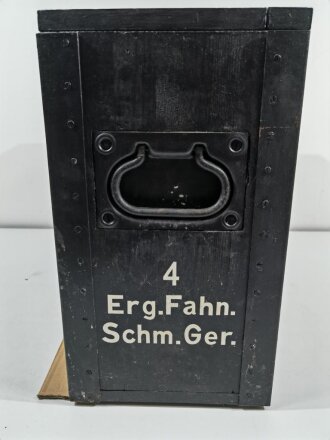 "Ergänzungskasten Fahnen Schmied Gerät Nummer 4" Neuzeitlich selbstgebauter Transportkasten und zuhilfenahme originaler Beschläge