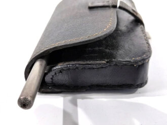 Gewindeschneider Wehrmacht für Fahnenschmied. Tasche aus Ersatzmaterial, die Schneidwerkzeuge datiert 1942, das Windeisen datiert 1941