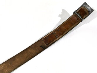 Koppel für Angehörige der Hitlerjugend , spätes Zinkschloss  RZM M4/72. An zugehörigem, geschwärzten Koppelriemen, Gedsamtlänge 87cm