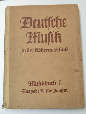 "Deutsche Musik in der Höheren Schule Musikbuch I Ausgabe A für Jungen", Hannover, 1942, 2. Aufl., 303 Seiten, Einband leicht beschädigt