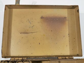Kasten Beleuchtungsgerät für Strichplatte für Optik MG34/42.  Nach dem Krieg zum Teil übermalt, darunter Originallack.