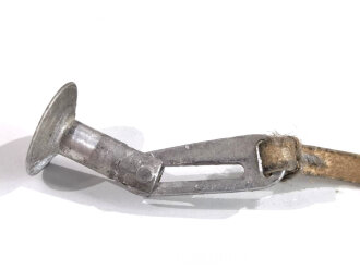 Metallbeschlag zum befestigen der Trageriemen am Tornister der Wehrmacht. Aluminium, gebraucht, sie erhalten ein ( 1) Stück