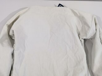 Kriegsmarine weißes Hemd für Mannschaften, getragenes Kammerstück , die Effekten original vernäht, die rechte Seitennaht war mal offen, höchstwahrscheinlich wurde das Stück enger gemacht