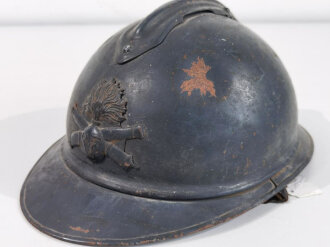 Frankreich 1.Weltkrieg, Stahlhelm für einen Angehörigen der Artillerie. Originallack, ungereinigtes Stück