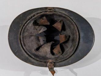 Frankreich 1.Weltkrieg, Stahlhelm für einen Angehörigen der Artillerie. Originallack, ungereinigtes Stück