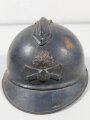 Frankreich 1.Weltkrieg, Stahlhelm für einen Angehörigen der Artillerie. Originallack, ungereinigtes Stück