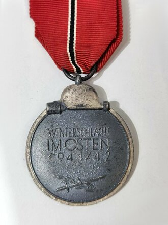 Medaille " Winterschlacht im Osten" 1941/42 am Band mit Hersteller 25  für Arbeitsgemeinschaft der Gravuer-, Gold und Silberschmiedeinigunngen, Hanau am Main