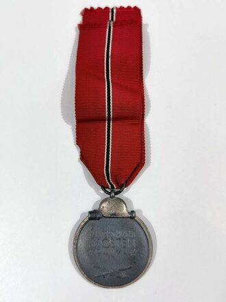 Medaille " Winterschlacht im Osten" 1941/42 am Band mit Hersteller 25  für Arbeitsgemeinschaft der Gravuer-, Gold und Silberschmiedeinigunngen, Hanau am Main
