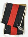 Bandabschnitt für die Anschlussmedaille Sudetenland ( 01. Oktober 1938 ) mit Bandauflage Prager Burg. Ein Splint fehlt